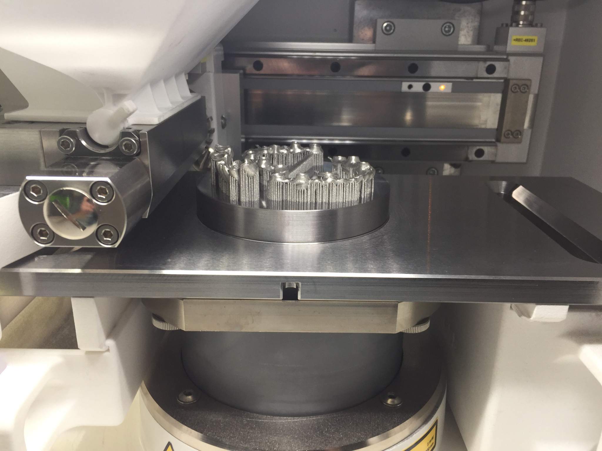 Sinterix's metal 3D printer. Photo via al arabiya.